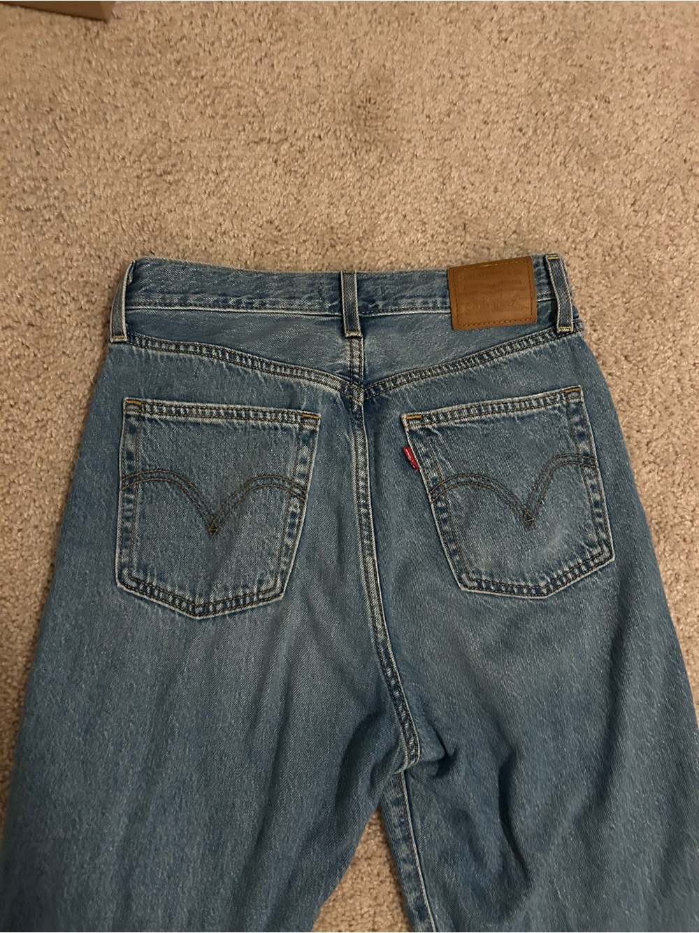 Levi’s Ribcage Straight Jeans - Picture 3 of 4